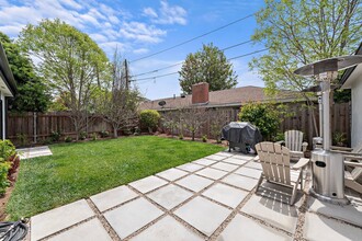 219-221 Monte Vista Ave in Costa Mesa, CA - Building Photo - Building Photo