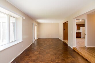 2751 Aurora St in Ann Arbor, MI - Building Photo - Building Photo