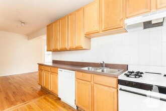 717 W Barry Ave-Unit -2W in Chicago, IL - Building Photo - Building Photo