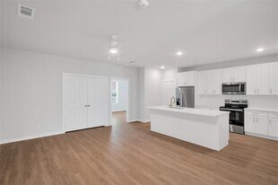 7300 Magnolia Pkwy in Pearland, TX - Building Photo