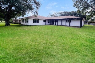 1709 Richardson St in Liberty, TX - Building Photo