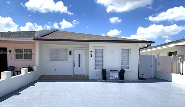 property at 958 W 39th Pl