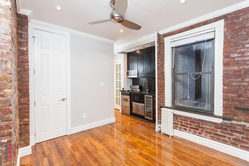 410 E 13th St in New York, NY - Building Photo