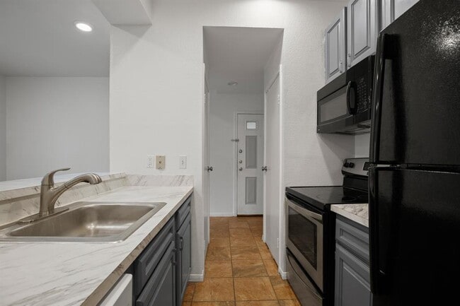 property at 1006 1/2 W 22nd St