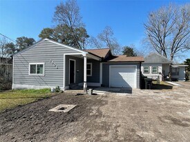 2508 S Texas Ave in Pearland, TX - Building Photo