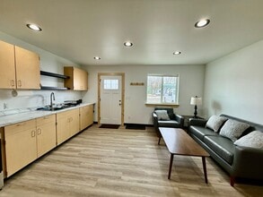 46860 Isaak Rd in Soldotna, AK - Foto de edificio - Building Photo