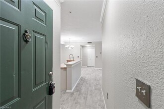 11561 Villa Grand in Ft. Myers, FL - Foto de edificio - Building Photo
