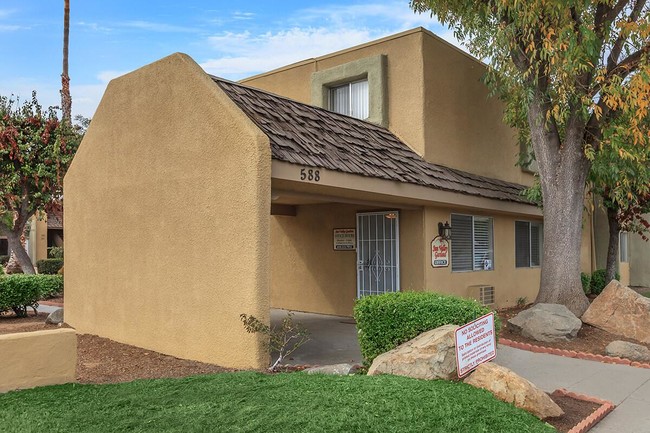 Sun Valley Gardens in El Cajon, CA - Foto de edificio - Building Photo