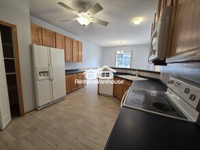 1945 Mockingbird Ave in Shakopee, MN - Building Photo - Building Photo