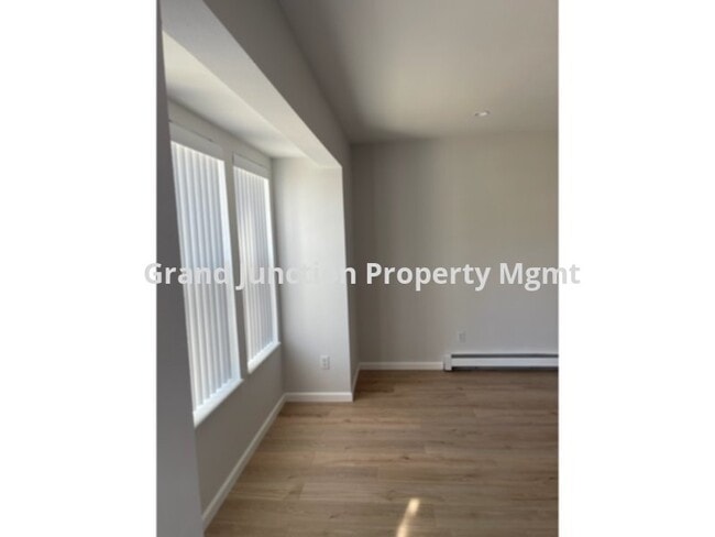 565 W Willow Ct in Clifton, CO - Building Photo - Building Photo