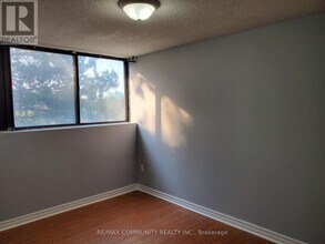 10 Tapscott Rd in Toronto, ON - Building Photo - Building Photo