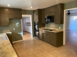 2938 Grape Way in Chico, CA - Building Photo - Building Photo