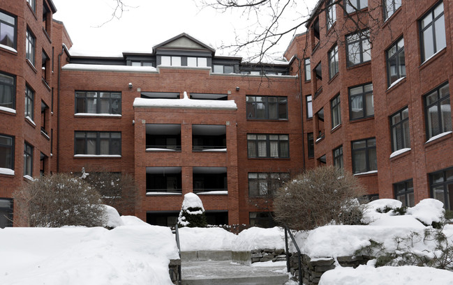 Somerset House in Ottawa, ON - Building Photo - Building Photo