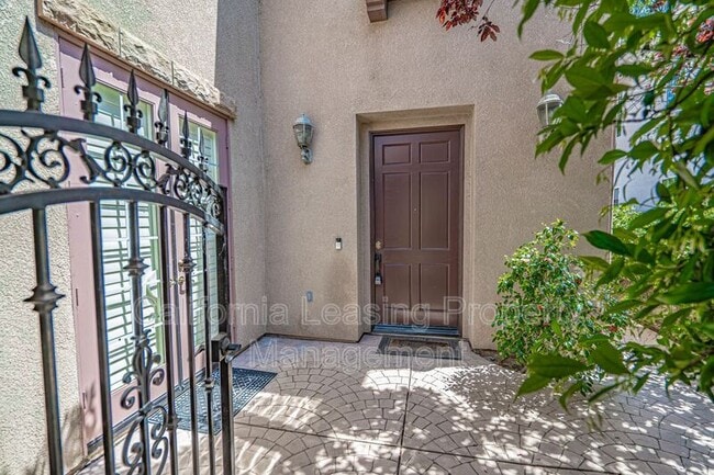 23902 Lakeside Rd in Santa Clarita, CA - Building Photo - Building Photo