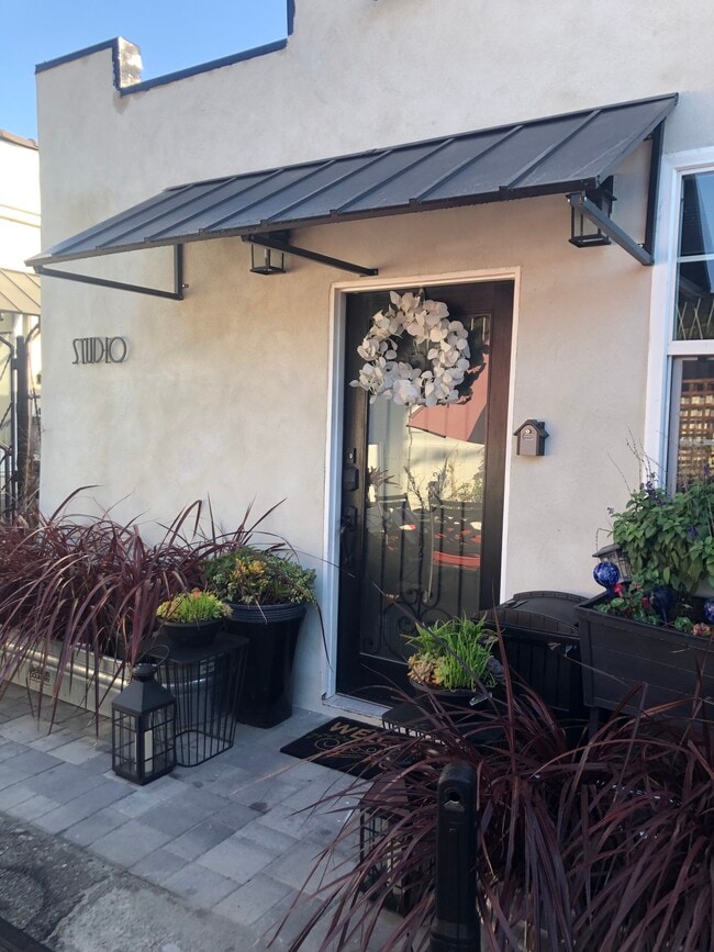 1746 W 71st St, Unit 1746.1 in Los Angeles, CA - Building Photo - Building Photo