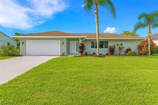 1004 SW 51st Terrace in Cape Coral, FL - Building Photo