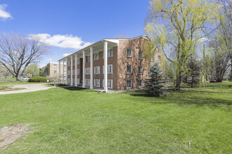 FreeBloom Apartments in Bloomington, MN - Foto de edificio - Building Photo