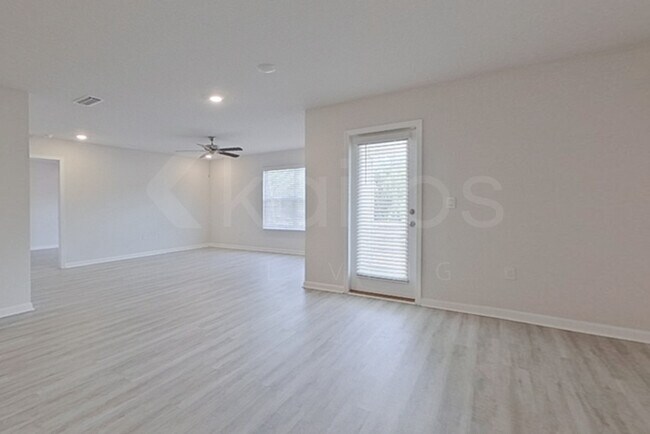 4776 Malay Cir in Pace, FL - Foto de edificio - Building Photo