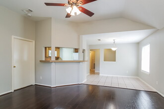 18303 Beaverdell Dr in Tomball, TX - Building Photo - Building Photo