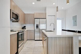4740 NW 84th Ct in Doral, FL - Building Photo