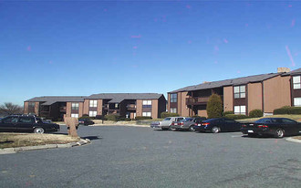 Carmel Village in Charlotte, NC - Building Photo