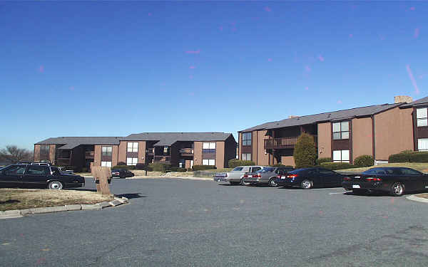 Carmel Village in Charlotte, NC - Building Photo
