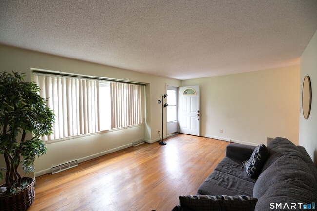 3 Mountain View Dr in Rocky Hill, CT - Building Photo - Building Photo