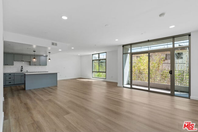 property at 332 S Oxford Ave