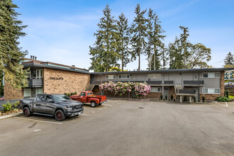 Van Lloyd Apartments in Burien, WA - Foto de edificio - Building Photo