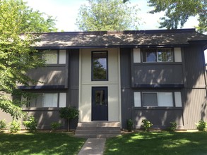 Glenmoor Green I & II in Yakima, WA - Foto de edificio - Building Photo