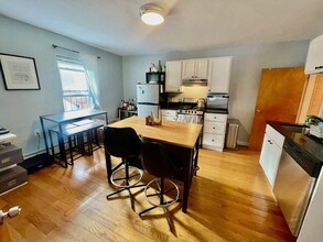 356 Hanover St, Unit 4 in Boston, MA - Building Photo - Building Photo