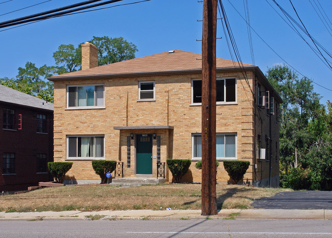 2588 Westwood Northern Blvd in Cincinnati, OH - Building Photo - Building Photo