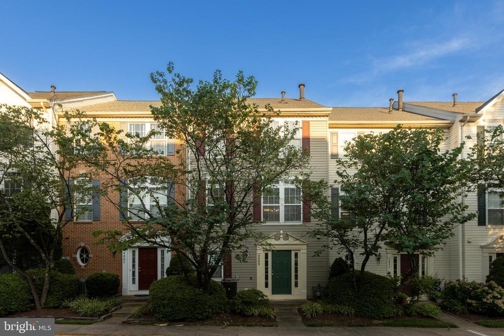 4309 Stevens Battle Ln in Fairfax, VA - Building Photo