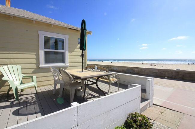 3829 Ocean Front Walk in San Diego, CA - Building Photo - Building Photo