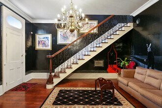 1030 Burgundy St in New Orleans, LA - Foto de edificio - Building Photo