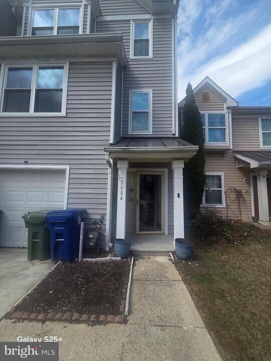 5004 Woodlands Glen Rd in Baltimore, MD - Building Photo
