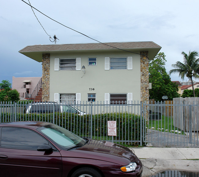 736 NW 2nd St in Miami, FL - Building Photo - Building Photo