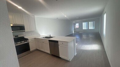 208 Skyfire St in Hutto, TX - Building Photo - Building Photo