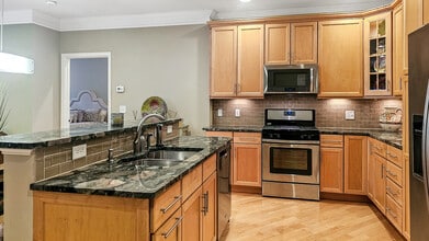 203 Center Meadow Ln in Danbury, CT - Building Photo - Building Photo