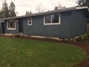 1361-1363 Lanson Ln in Eugene, OR - Building Photo - Building Photo