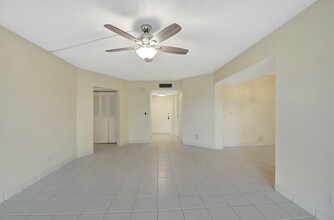 3810 Via Poinciana in Greenacres, FL - Building Photo - Building Photo