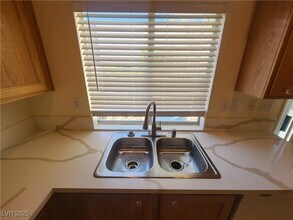 1405 Iron Springs Dr in Las Vegas, NV - Building Photo - Building Photo