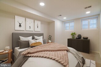 2021 Hillyer Pl NW in Washington, DC - Building Photo - Building Photo