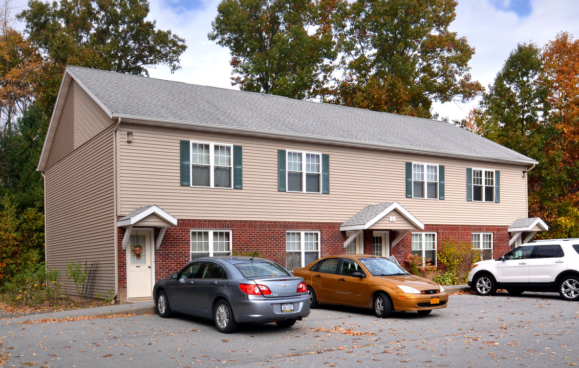 Forest Lane Apartments in Clifton Park, NY - Foto de edificio