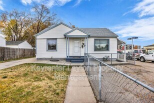 12 S Lakeview Dr in Clearfield, UT - Building Photo