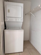 6115 NW 186th St in Hialeah, FL - Building Photo - Building Photo