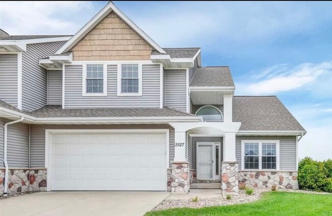 property at 2527 W Crais Ct
