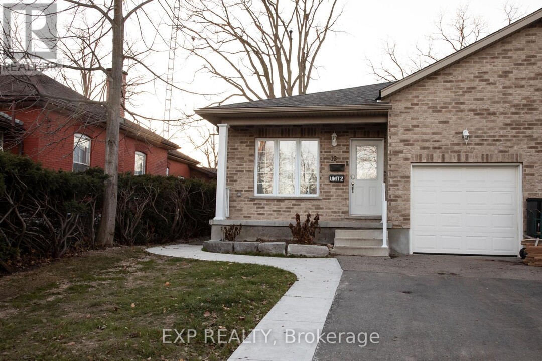 12 Tait St in Cambridge, ON - Building Photo