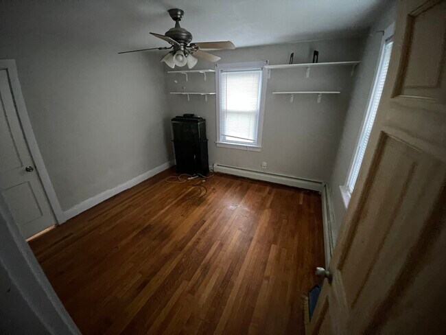 76 Houlton St in Swansea, MA - Foto de edificio - Building Photo