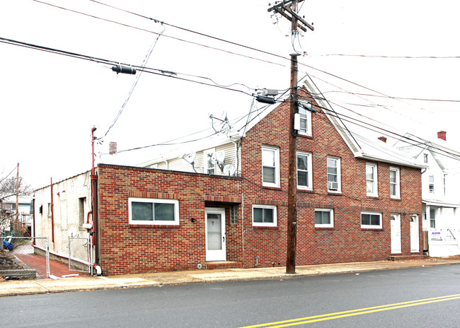 55 Jackson St in South River, NJ - Foto de edificio - Building Photo